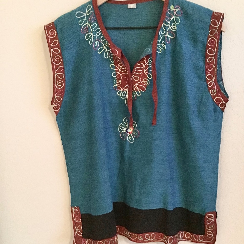 NWOT - Embroidered teal Nepalese top